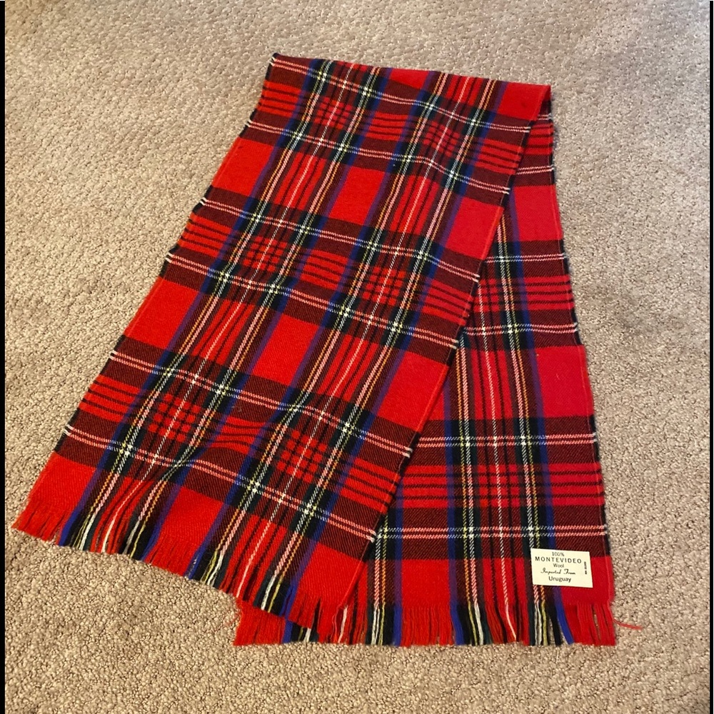 Wool Plaid Scarf. Fringed Montevideo.